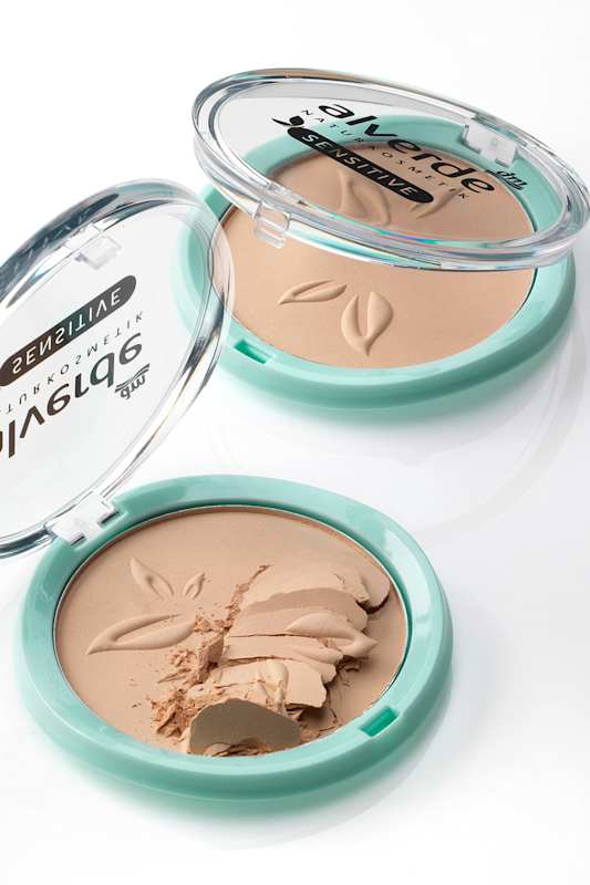 alverde NATURKOSMETIK Poudre compacte Mattifying Sensitive 02 Medium Beige, 11 g